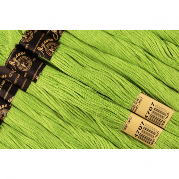 Нитки мулине цв.4707 ярк.зеленый 12х10м С-Пб
