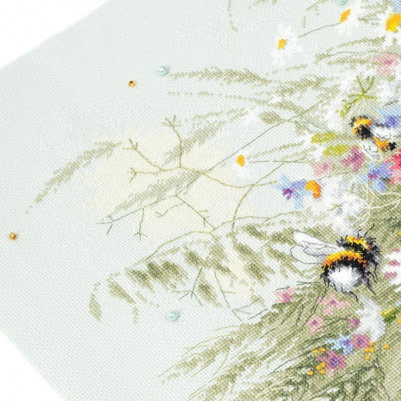 Набор для вышивания ЧУДЕСНАЯ ИГЛА PREMIUM арт.310-225 Ромашки и клевер 40х30 см