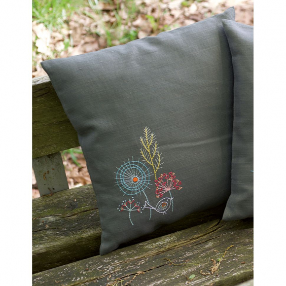 96584_Набор для вышивания подушки "Стилизованные цветы"