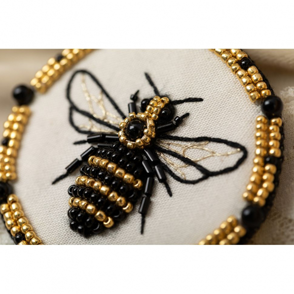 Набор для вышивания KLART арт. 10-506 Брошь. Пчела 6х7 см