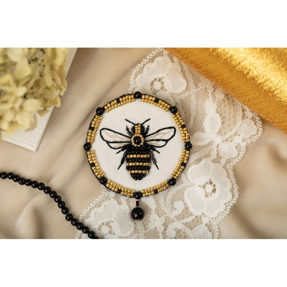 Набор для вышивания KLART арт. 10-506 Брошь. Пчела 6х7 см