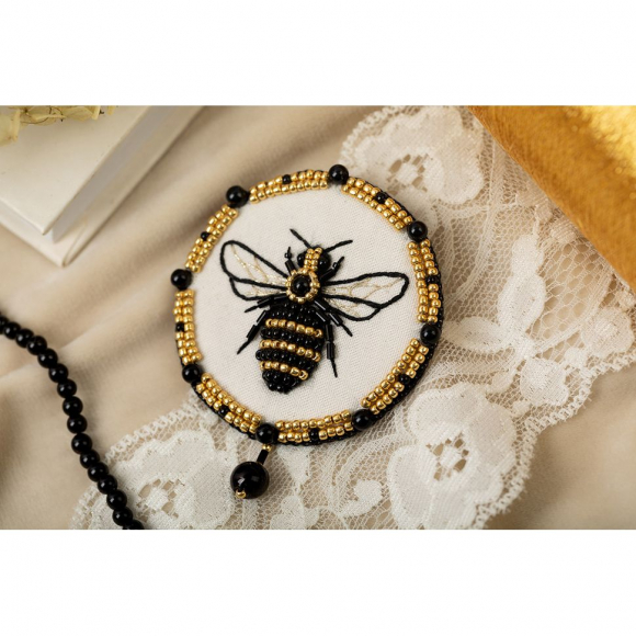 Набор для вышивания KLART арт. 10-506 Брошь. Пчела 6х7 см