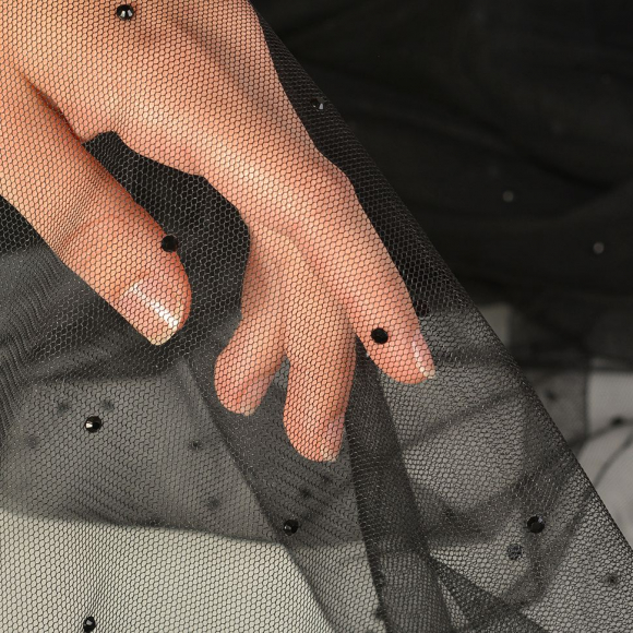 Фатин со стразами арт.231.1-13 шир.150см 100% полиэстер цв.черный рул.15-28м Фатин со стразами арт.231.1-13 шир.150см 100% полиэстер цв.черный рул.15-28м