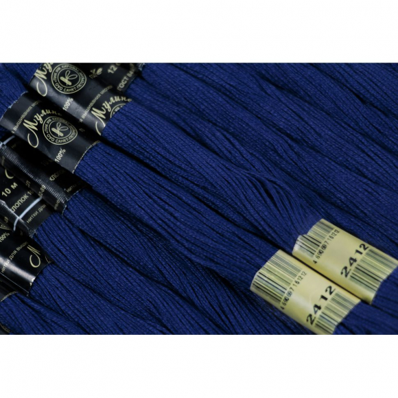 Нитки мулине цв.2412 т.синий 12х10м С-Пб