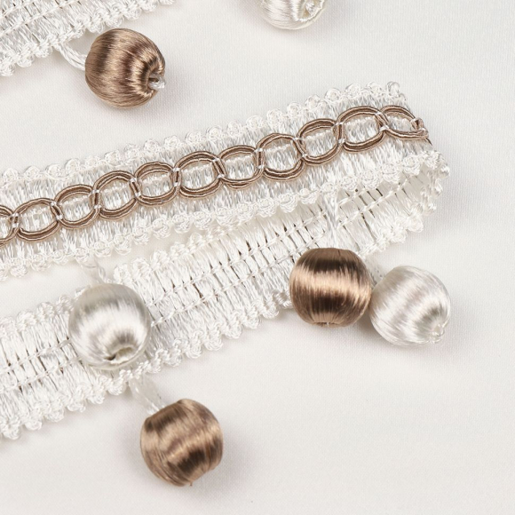 Бахрома для штор арт.6152-0332 шир.40мм цв.белый+беж уп.10м Бахрома для штор арт.6152-0332 шир.40мм цв.белый+беж уп.10м