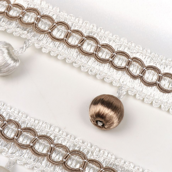 Бахрома для штор арт.6152-0332 шир.40мм цв.белый+беж уп.10м Бахрома для штор арт.6152-0332 шир.40мм цв.белый+беж уп.10м