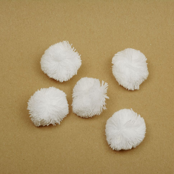 Помпоны TBY из пряжи 1,5г/шт арт.BYN40 40мм цв.белый уп. 100шт