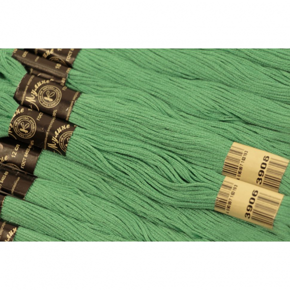 Нитки мулине цв.3906 зеленый 12х10м С-Пб