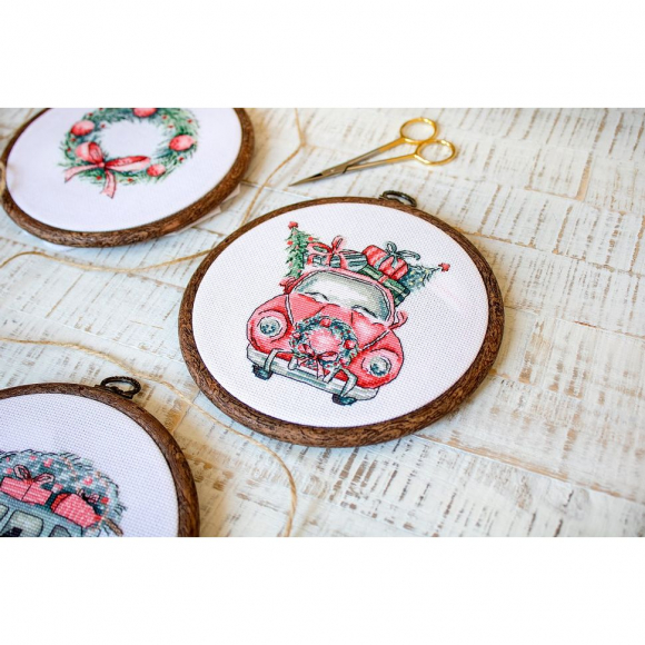 Набор для вышивания LETI арт. 965 Рождественские ретро автомобили в наборе 5шт Набор для вышивания LETI арт. 965 Рождественские ретро автомобили в наборе 5шт