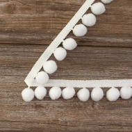 Тесьма с помпонами, диаметр 20 мм, цвет белый