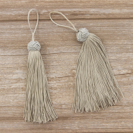 183457_Кисть декоративная на шнуре, длина 120 мм, цвет серебряный