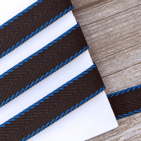 111712_Тесьма ременная (стропа) PEGA черная с синими краями, 20 мм