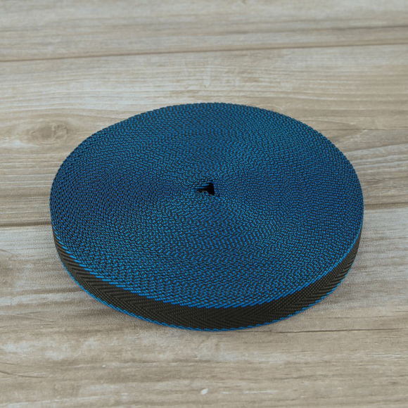 111712_Тесьма ременная (стропа) PEGA черная с синими краями, 20 мм