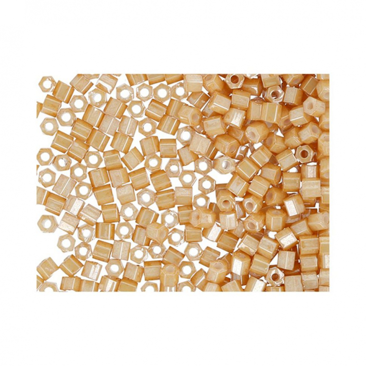 Бисер Япония "TOHO" 11/0  HEXAGON №3  2.2 мм 5 х 5 г №0123D т.бежевый/перл