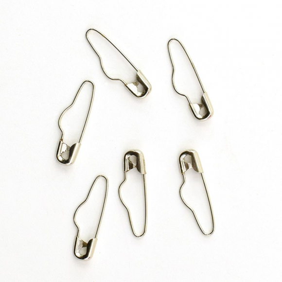 136968_Булавки английские с выемкой в пластиковом контейнере