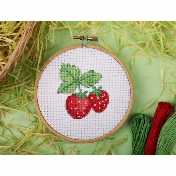 Набор для вышивания KLART арт. 12-002 Клубнички 9х9 см Набор для вышивания KLART арт. 12-002 Клубнички 9х9 см