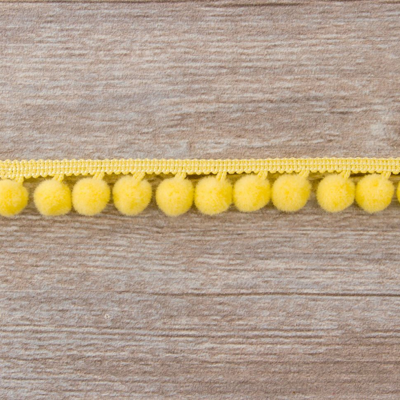 Тесьма с помпонами, диаметр 10 мм, цвет бледно-желтый