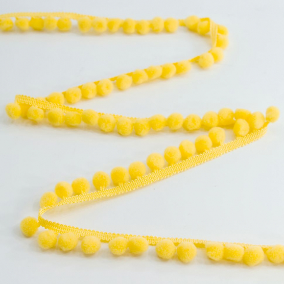 Тесьма с помпонами, диаметр 10 мм, цвет бледно-желтый