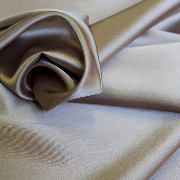 Ткань атлас стрейч 100г/м? 97% ПЭ 3% Спандекс шир.150см арт.Л4001 цв.903 серебристо-бежевый рул.35м