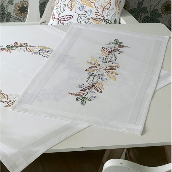 Набор для вышивания скатерти "Опавшая листва" Набор для вышивания скатерти "Опавшая листва"