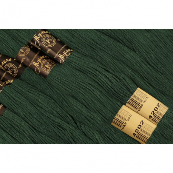 Нитки мулине цв.4202 т.зеленый 12х10м С-Пб