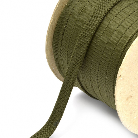 Шнур плоский полиэфир 12-15мм арт. 06с2341 цв. оливковый уп.50м Шнур плоский полиэфир 12-15мм арт. 06с2341 цв. оливковый уп.50м
