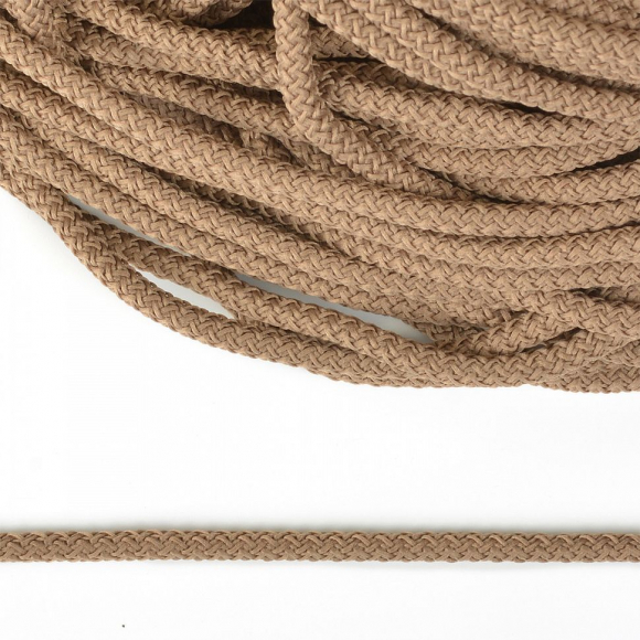 Шнур круглый полиэфир 05мм арт.1с-50/35 с наполнителем цв.032 бежевый уп.200м Шнур круглый полиэфир 05мм арт.1с-50/35 с наполнителем цв.032 бежевый уп.200м