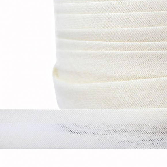 Косая бейка хлопок шир.15мм цв.7003 (F104) молочный уп.132 м А Косая бейка хлопок шир.15мм цв.7003 (F104) молочный уп.132 м А