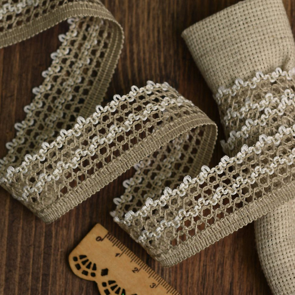 Тесьма вязаная 60001 шир.30мм цв.201 лен с белым уп.25м