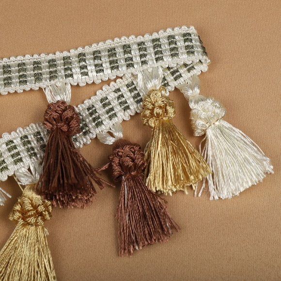 Бахрома для штор с кисточками арт.6152-0330 шир.65мм цв.3 цвета уп.10м