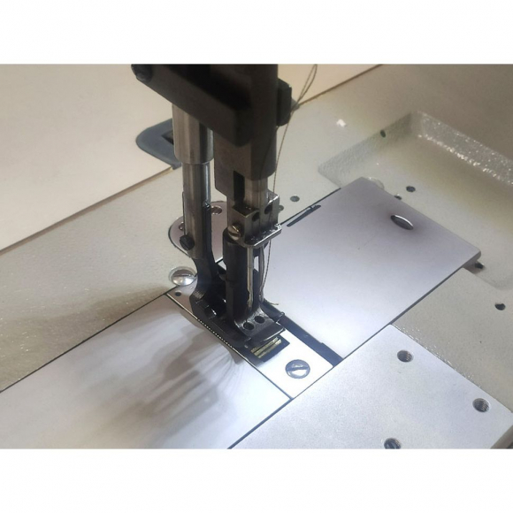 Двухигольная промышленная швейная машина с увеличенным вылетом рукава Aurora a-878-d3 (прямой привод, автоматические функции, тройное продвижение)