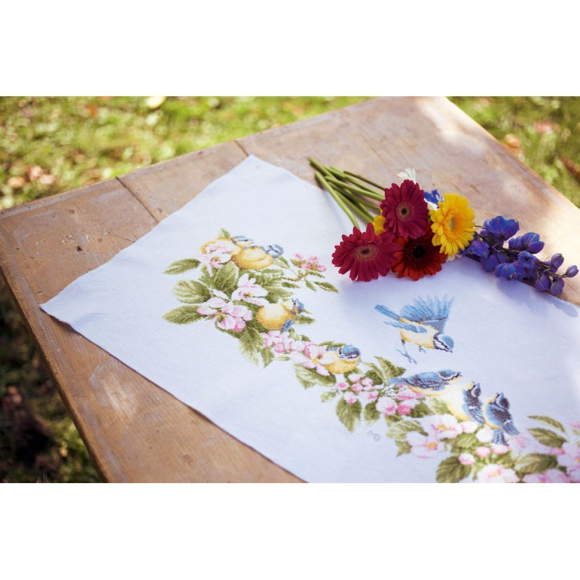 Набор для вышивания "Blue tits & blossoms"