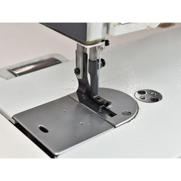 Прямострочная промышленная швейная машина для тяжелых материалов Aurora A-797D со встроенным мотором и позиционером иглы