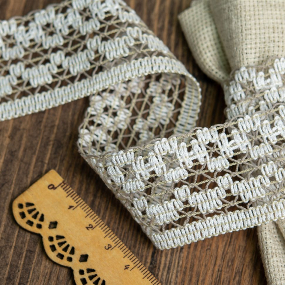 Тесьма вязаная 41мм 60055 цв.201 лен с белым уп.25м