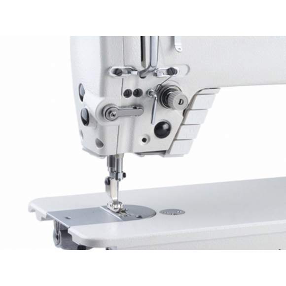 Прямострочная промышленная швейная машина с игольным продвижением Aurora A-5410NH (Дизайнерские строчки, два подвижных ножа, закрытая смазка)