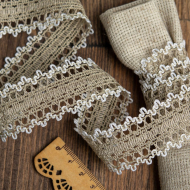 Тесьма вязаная 30мм 60004 цв.201 лен с белым уп.25м