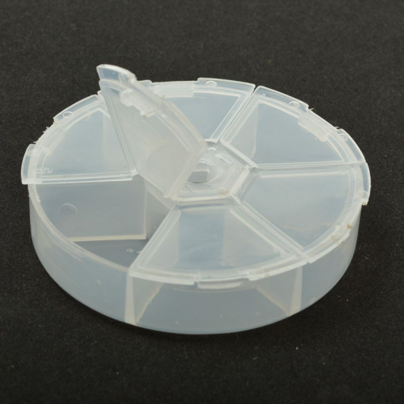 Контейнер для бисера ромашка ?7,5см 6 секций А