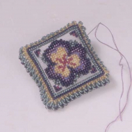 61847_Набор для вышивания бисером "Анютины глазки"