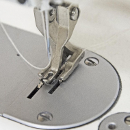 Прямострочная промышленная швейная машина с шагающей лапкой Aurora A-0302E