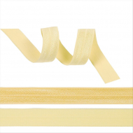 Резинка TBY бельевая окантовочная блестящая шир.15мм цв.F104 молочный уп.50 м Резинка TBY бельевая окантовочная блестящая шир.15мм цв.F104 молочный уп.50 м