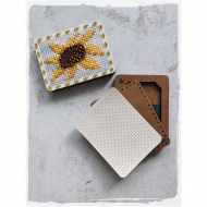 190701_Деревянная игольница с нашивкой для вышивания «Белая»