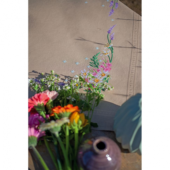 182122_Набор для вышивания скатерти "Весенние цветы"