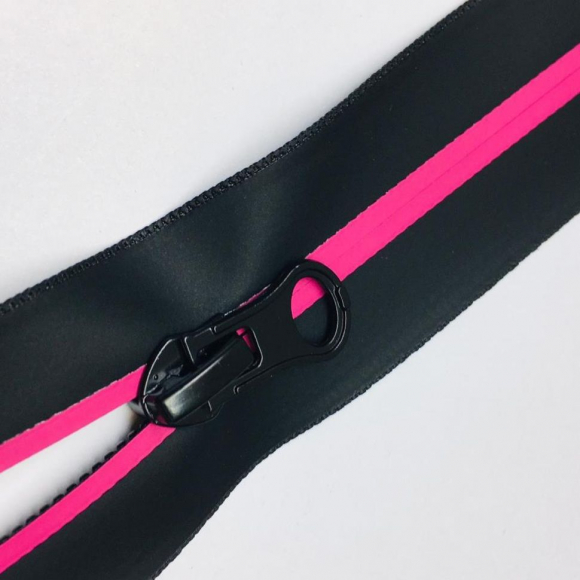 Молния спираль №7 разъем 65см водостойкая D516 фуксия черная тесьма