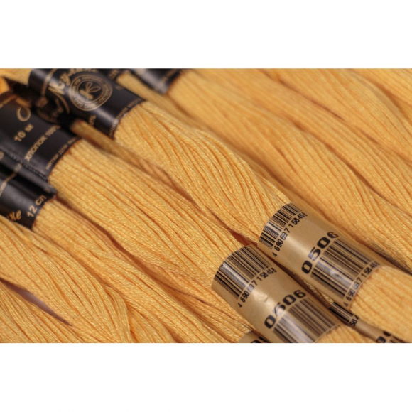 Нитки мулине цв.0506 персиковый 12х10м С-Пб