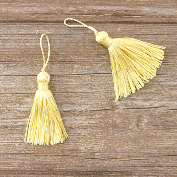 Кисть декоративная на шнуре, длина 70 мм, цвет кремовый