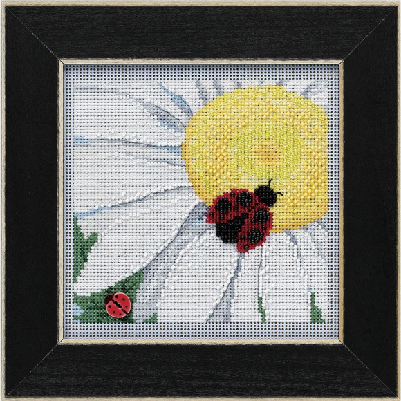 Набор для вышивания бисером MILL HILL Божья коровка на маргаритке 13,33х13,33 см