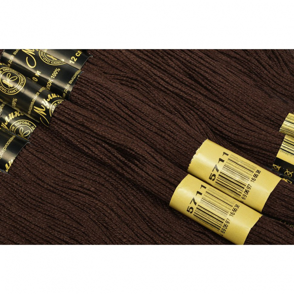 Нитки мулине цв.5711 т.коричневый 12х10м С-Пб