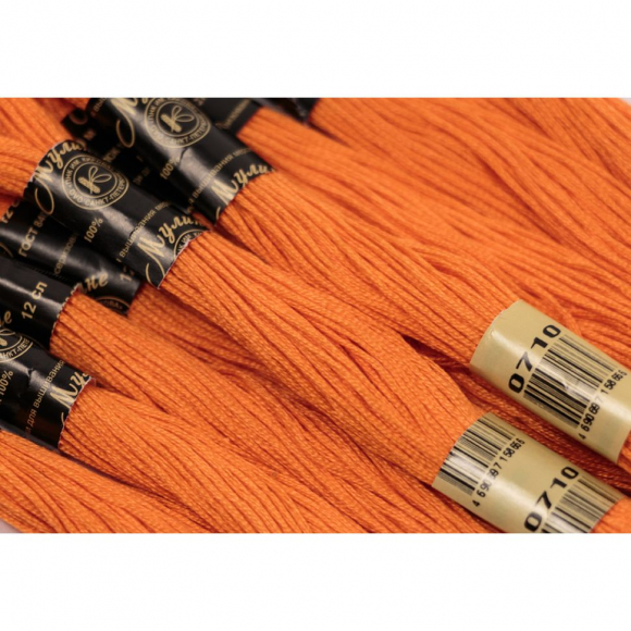 Нитки мулине цв.0710 оранжевый 12х10м С-Пб