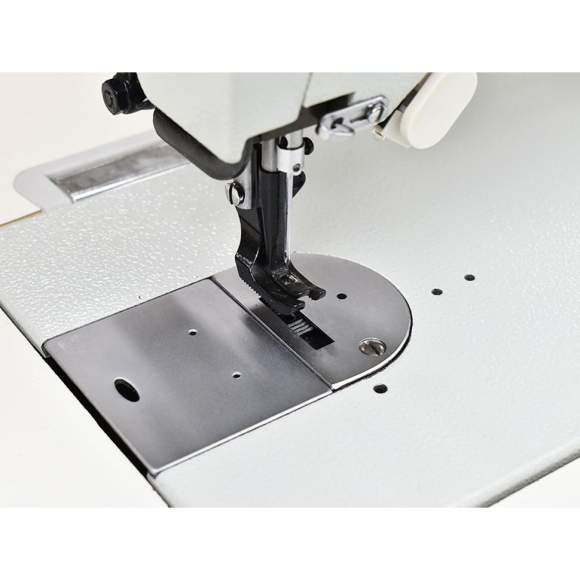 Прямострочная швейная машина с тройным продвижением Aurora A-662D со встроенным мотором и позиционером иглы
