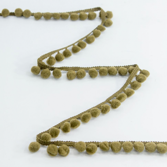 Тесьма с помпонами, диаметр 10 мм, цвет хаки